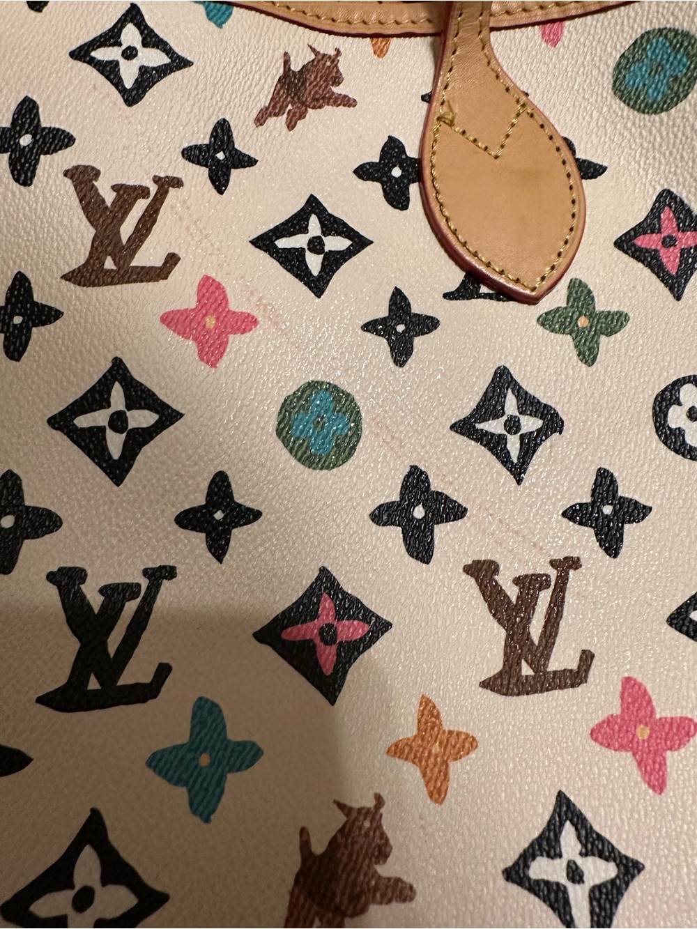 White color full tote - Picture 2 of 13